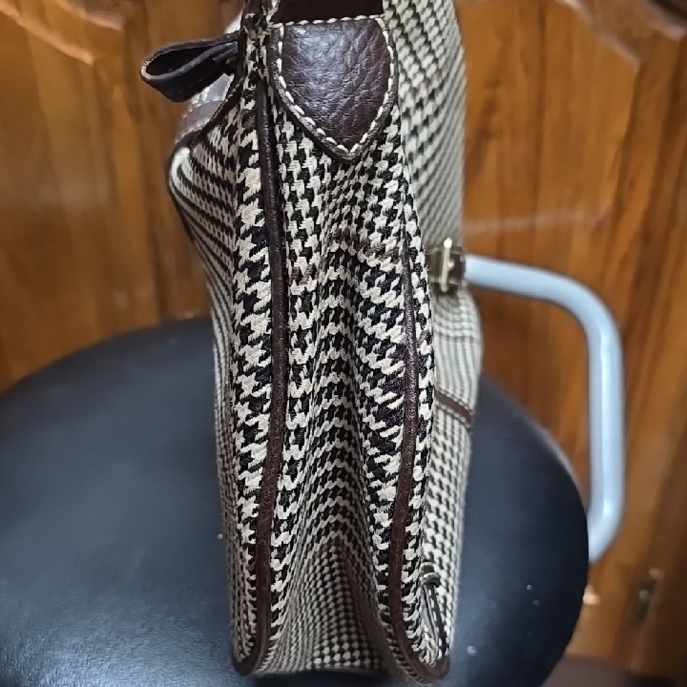 Chaps Black and White Houndstooth Shoulder Bag - Picture 6 of 14